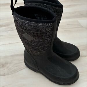 Black and gray muck Boots
